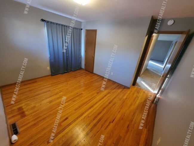 Building Photo - North Overland Park Duplex-Available in MAY!!