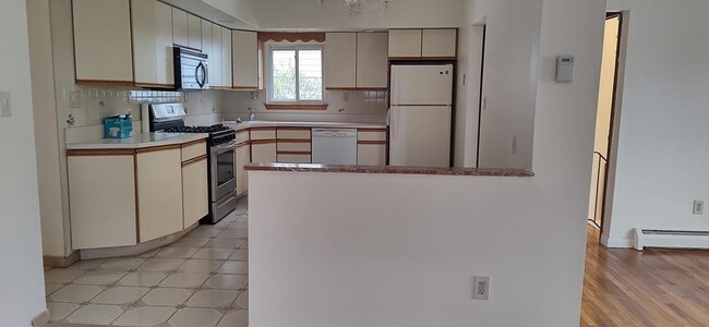 Building Photo - 93 Litchfield Ave