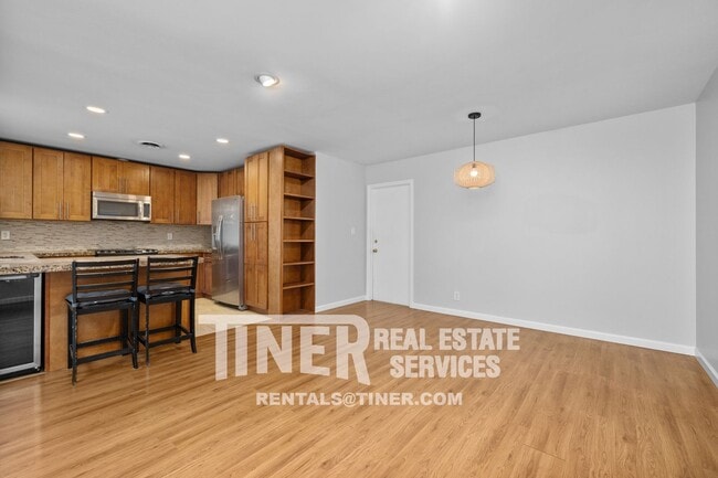 Building Photo - 4801 Papaya Dr