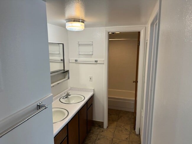 Building Photo - 2-Bedroom Apartment, Close to BYU campus