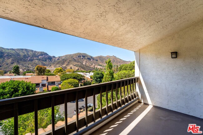 Building Photo - 17087 Palisades Cir