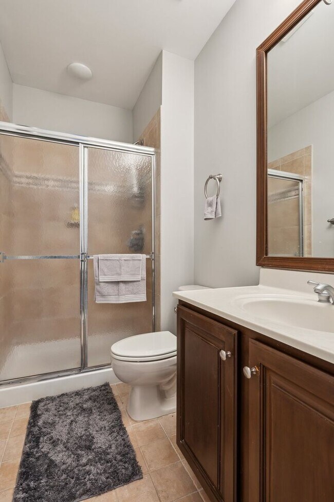 Building Photo - Stunning single-family home filled with th...