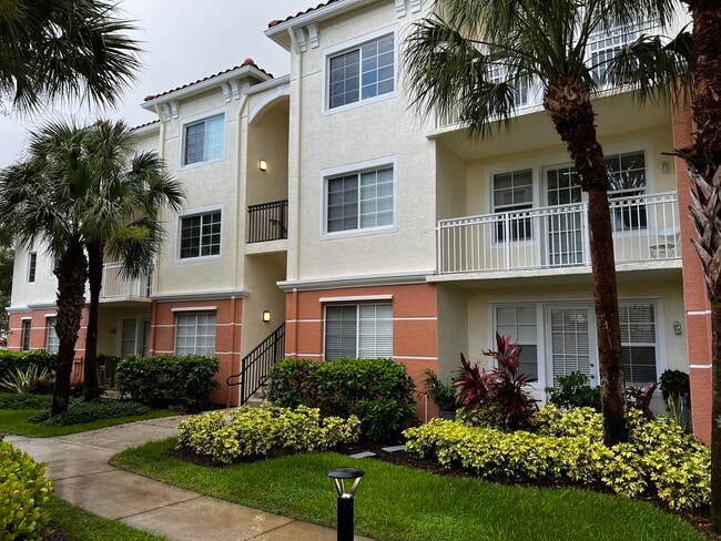 Building Photo - 9873 Baywinds Blvd