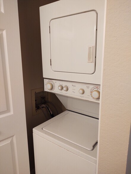 Building Photo - 1524 SE Royal Green Cir