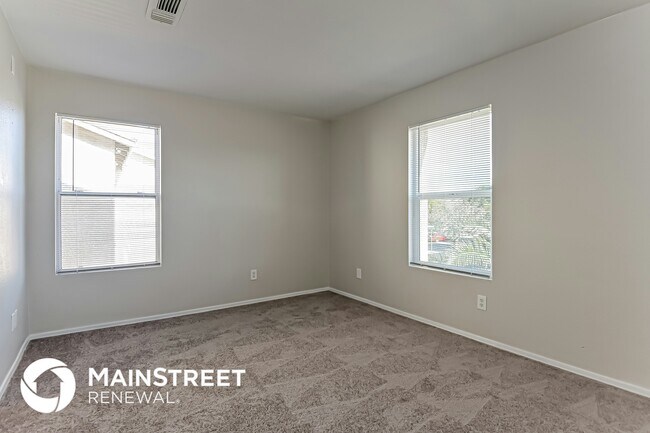 Building Photo - 5632 S Vine Ave