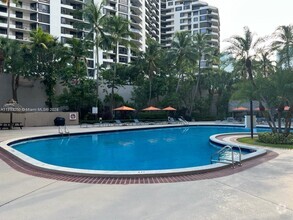 Building Photo - 540 Brickell Key Dr