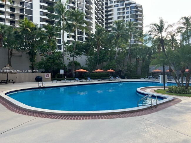 Primary Photo - 540 Brickell Key Dr