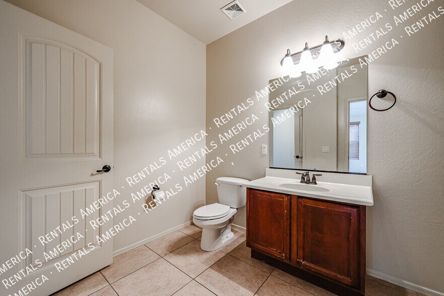 Building Photo - 3410 S Sunland Dr