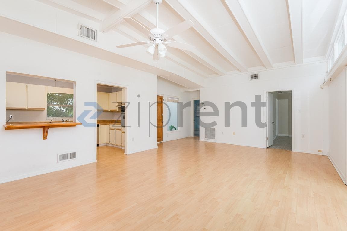 Building Photo - Unit