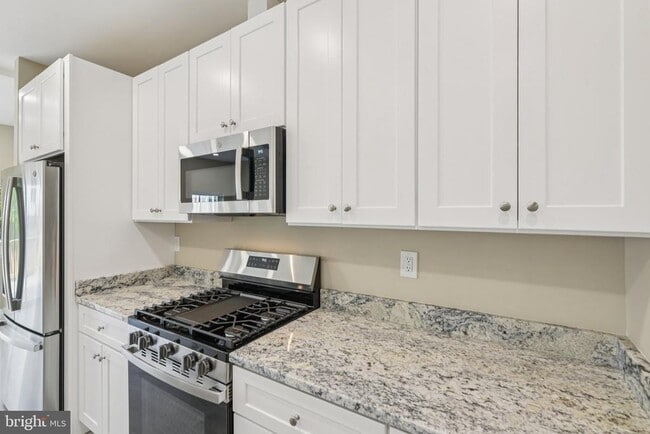 Building Photo - 729 Madison St NW