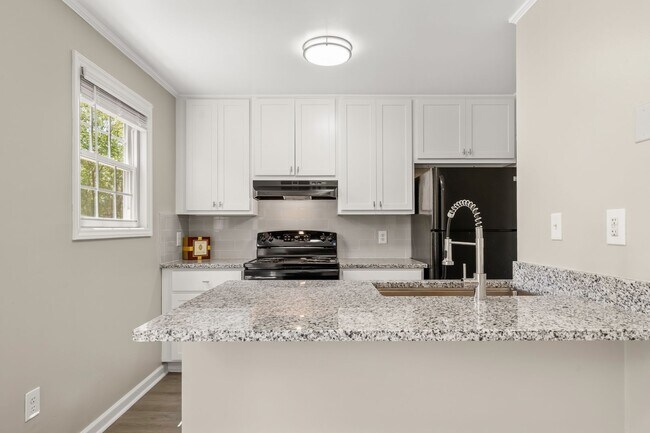 Building Photo - 8 Hayti Ln