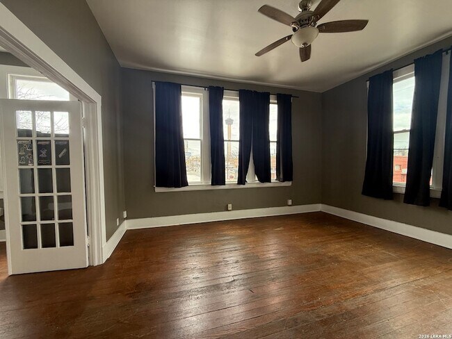 Building Photo - 919 S Alamo St