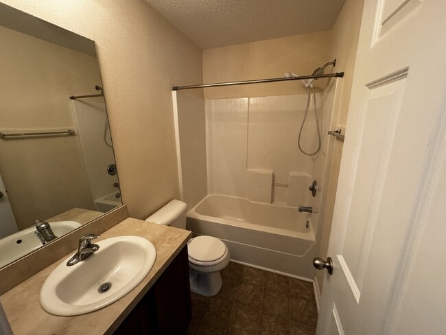 Building Photo - Townhouse for Rent