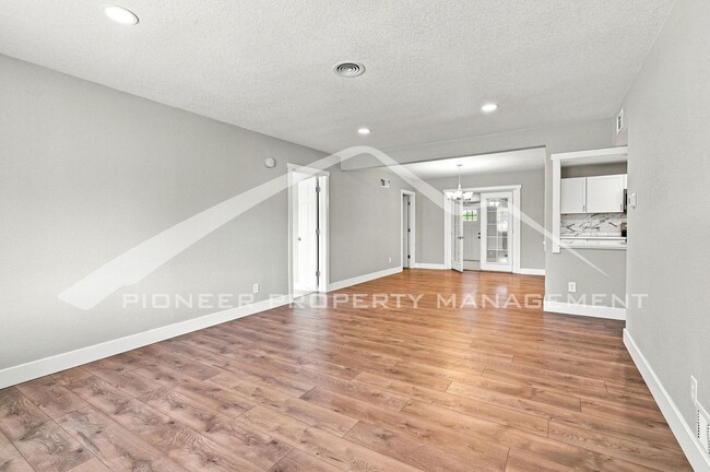 Building Photo - 1235 Scranton St