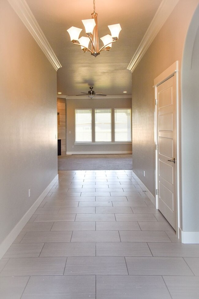 Building Photo - Spacious 3-bedroom 2 bath in the Golfing C...