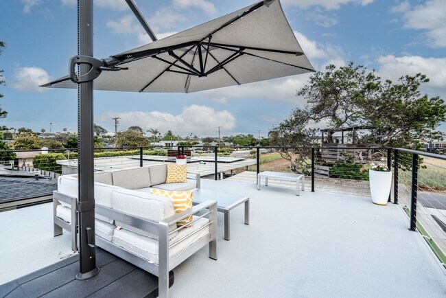 Building Photo - Enjoy stunning sunsets and beach living at its finest, Short Walk to Beach