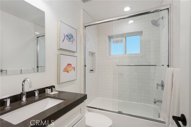 Building Photo - 215 32nd St