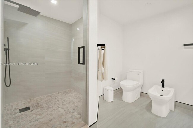 Building Photo - 5757 Collins Ave