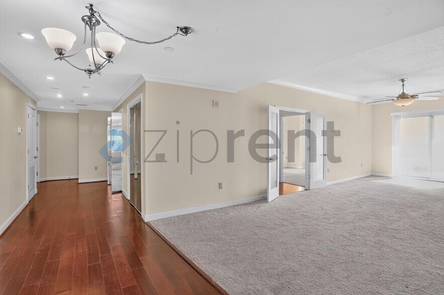 Building Photo - Unit 2607