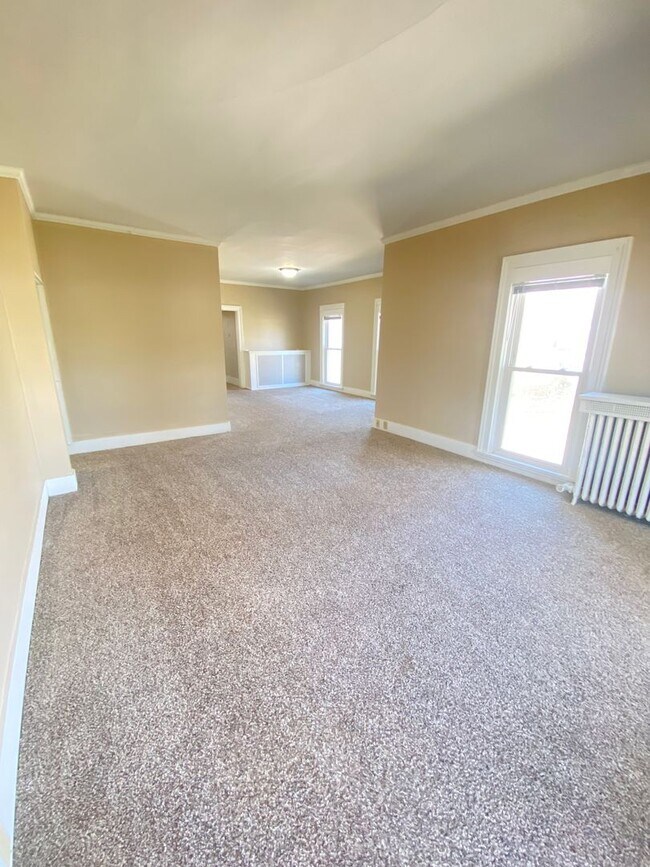 Building Photo - 217 W Irving Ave