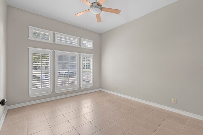 Building Photo - 3814 Sandcliff Dr