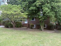 Building Photo - Spacious 4 Bed 2.5 bath Home Close to Fort...