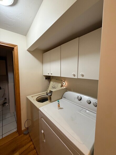 Building Photo - 19 Mackin St