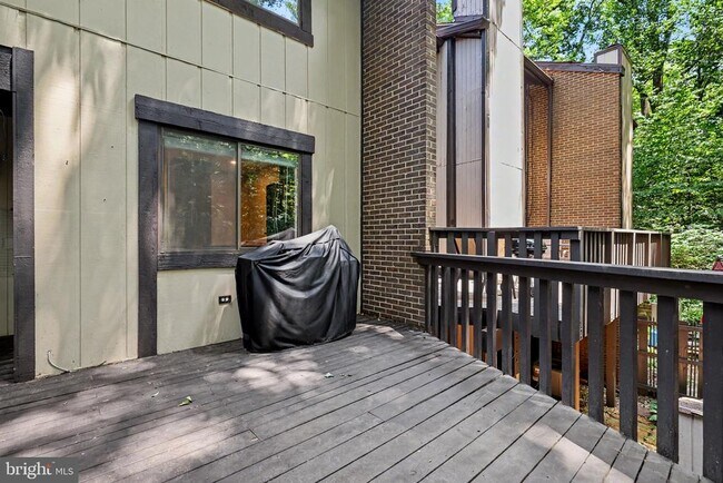 Building Photo - 2105 Glencourse Ln