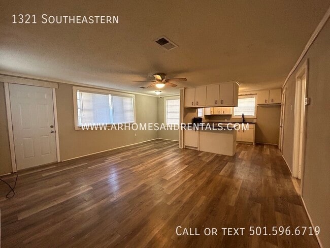 Building Photo - 1321 Southeastern-