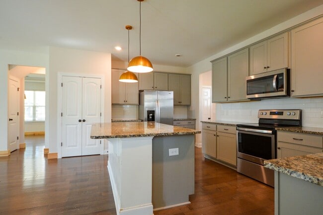 Building Photo - Beautiful 3 Bedroom + Flex Room in Gated C...