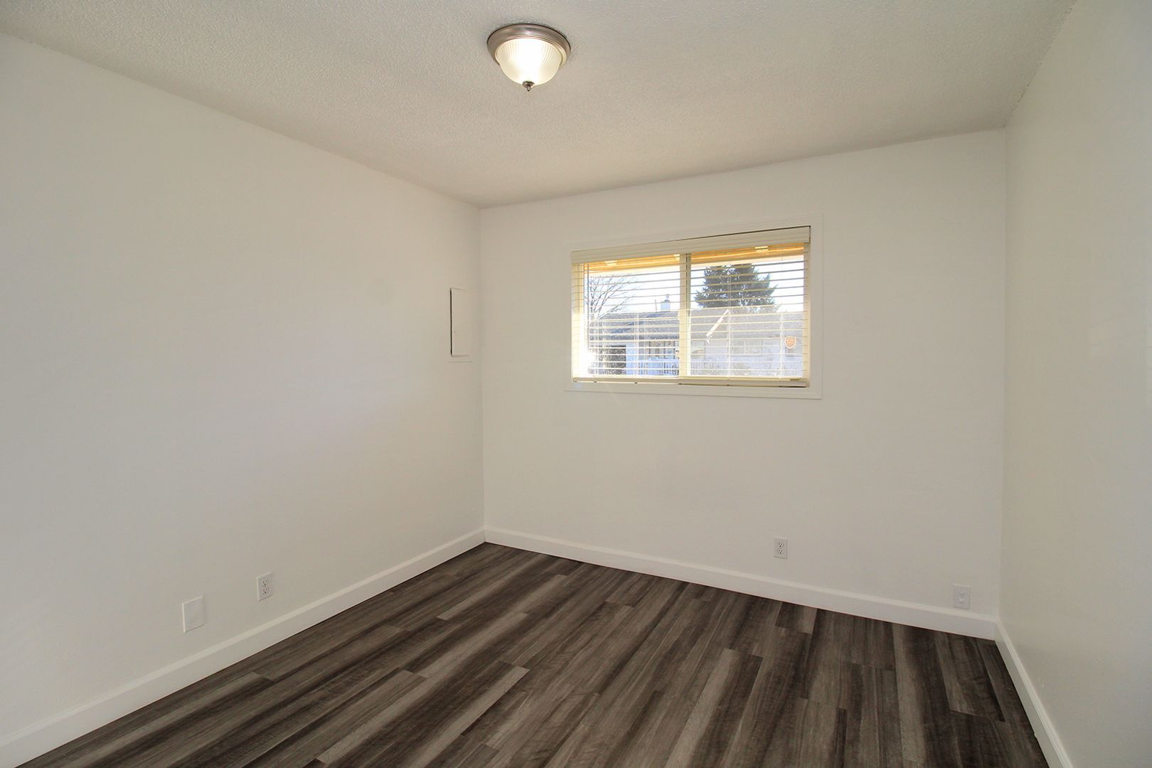 Building Photo - 6237-6239 SE Fern Ave