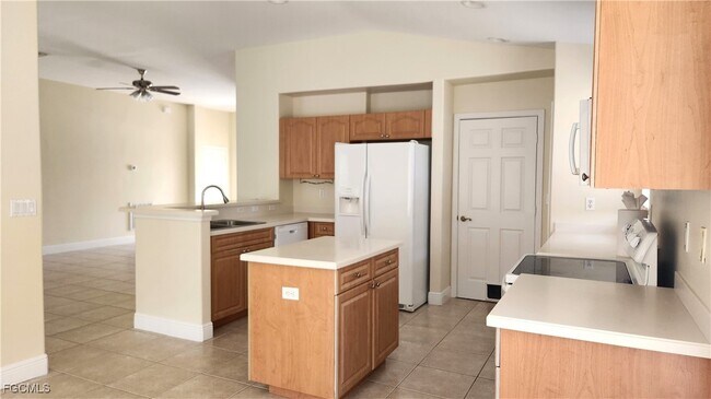 Building Photo - 749 Harfleur Ct