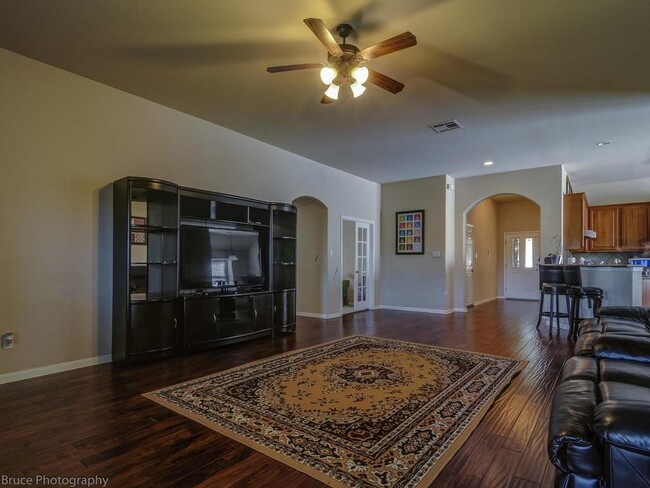 Building Photo - 1720 Harvest Bend Ln