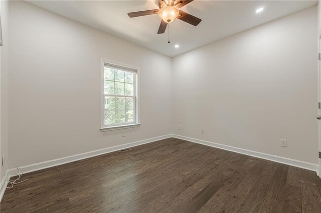 Building Photo - 4720 Shiloh Springs Rd