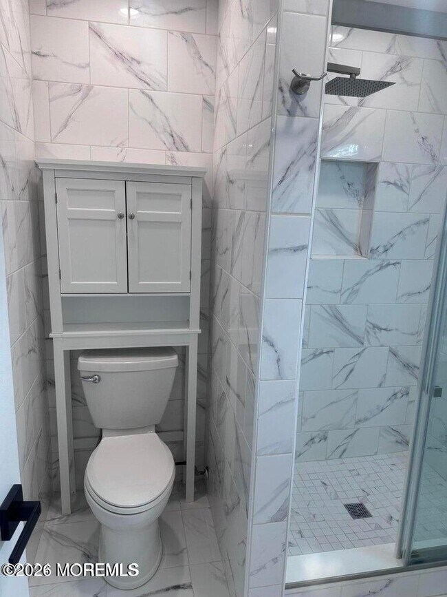 Building Photo - 225 Longwood Dr