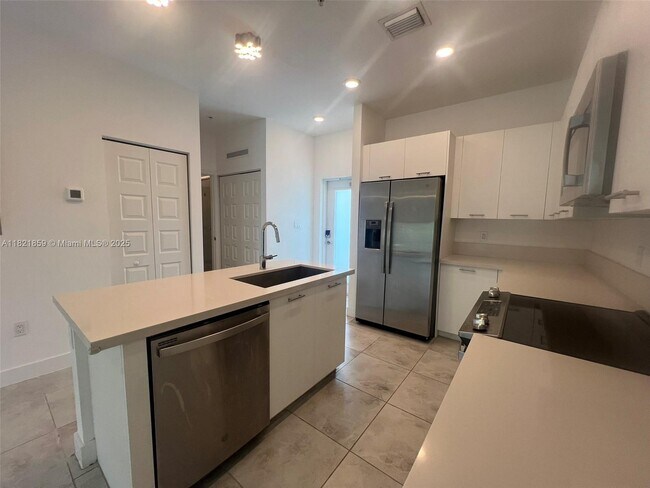 Building Photo - 4636 NW 84th Ave