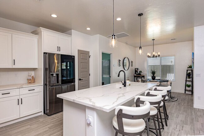 Building Photo - 3611 Breakwater Dr