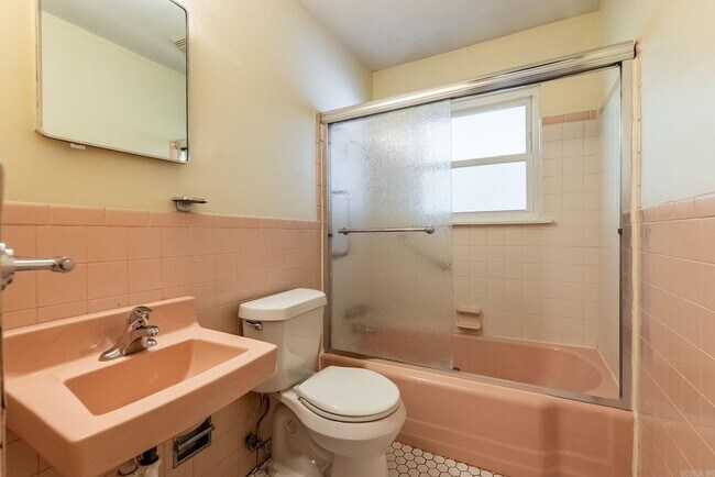 Building Photo - 7400 L St