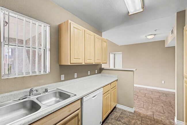 Building Photo - One bedroom condo with detached garage!