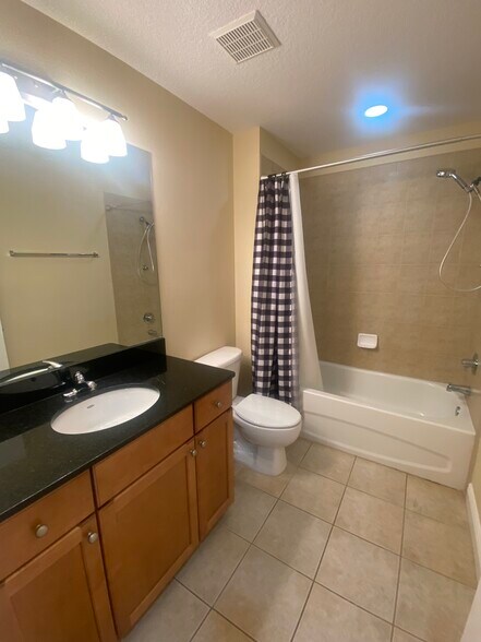 Building Photo - 241 Valencia Cir