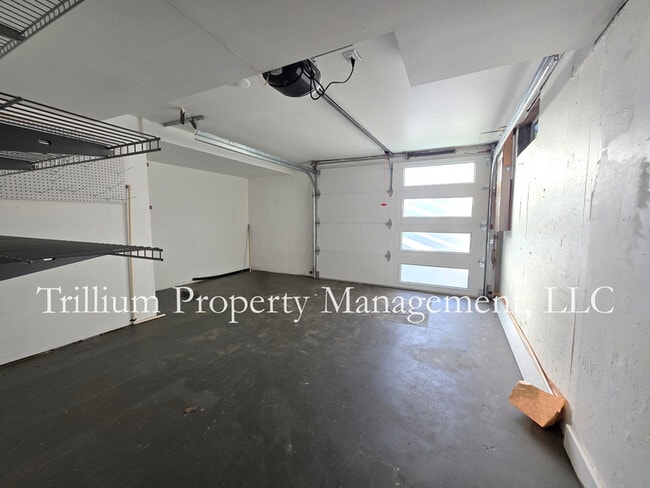 Building Photo - 7020 NE 17th Ave