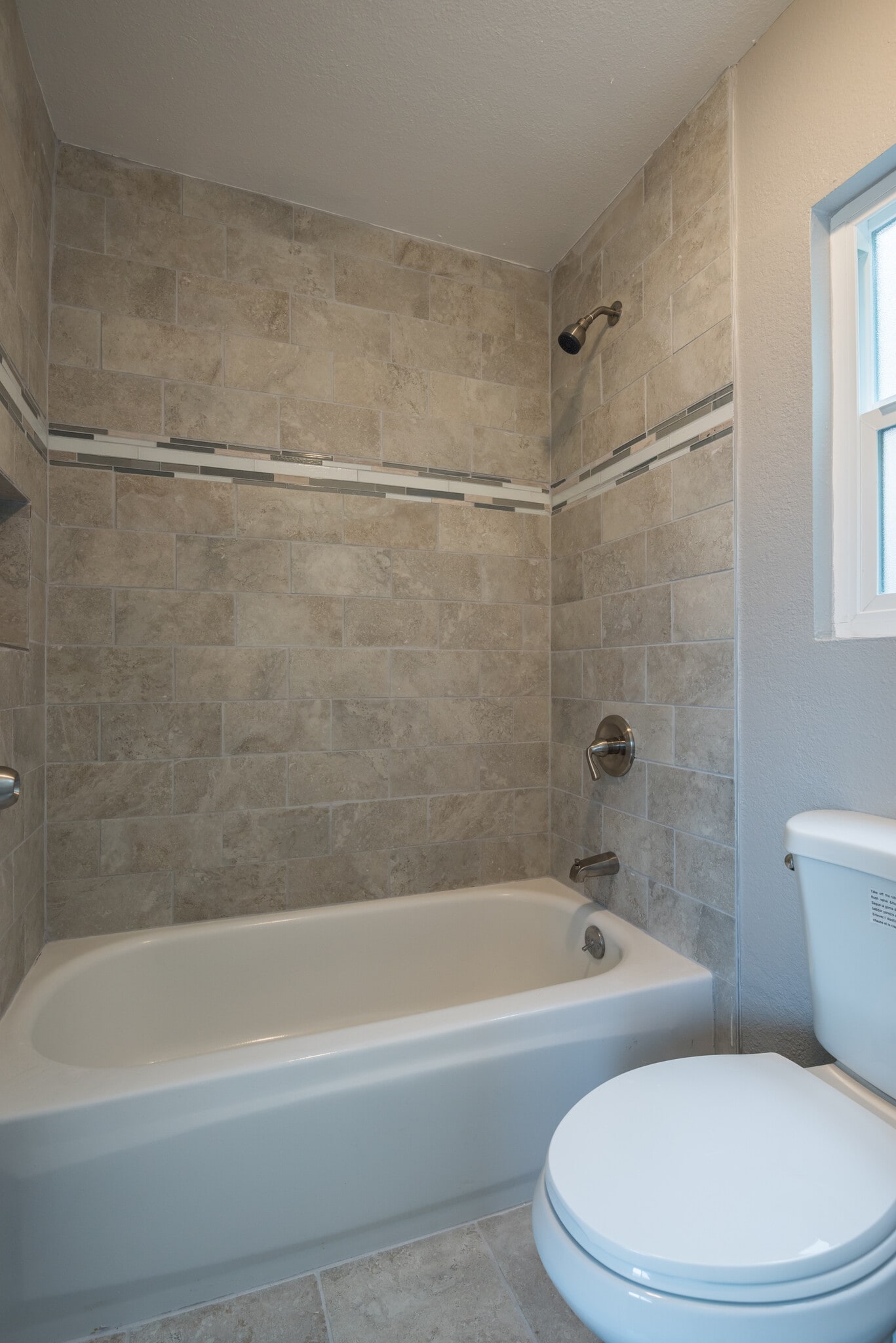 Master Bath - 569 Argonaut St