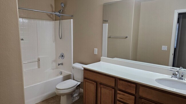 Building Photo - Large 4 bedroom in gated Stetson Trails Community