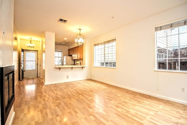 Building Photo - 2 Bedroom 2.5 Bath Home in Petaluma