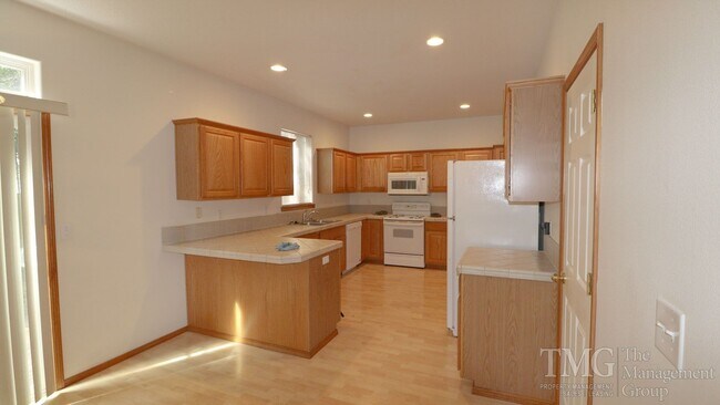 Building Photo - Beautiful 4-Bedroom Home with Custom Finishes & Thoughtful Layout