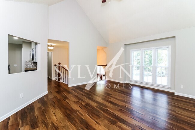 Building Photo - This is the home you've been waiting for!