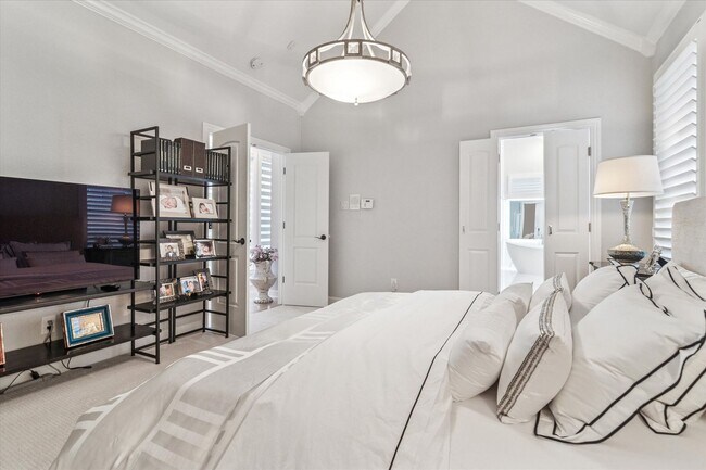 Building Photo - Incredible 4-Bedroom