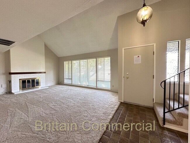 Building Photo - 6531 Lake Park Dr