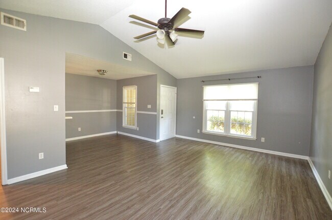 Building Photo - 206 Wedgewood Dr