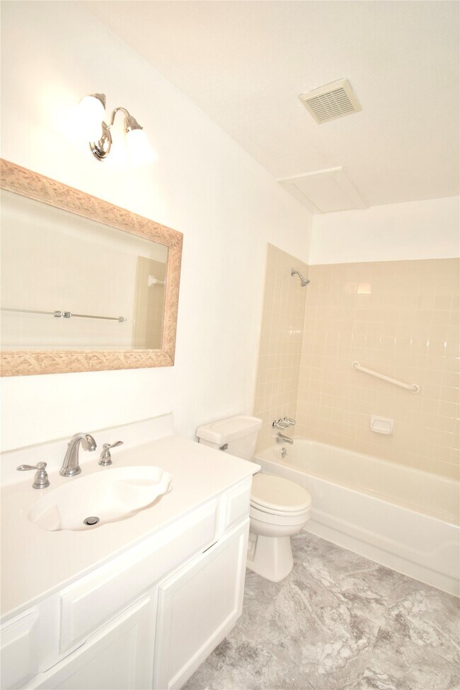 Building Photo - 10639 Braes Bend Dr